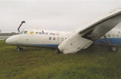 福州航班冲出跑道7人受轻伤 福州航班冲出跑道7人受轻伤