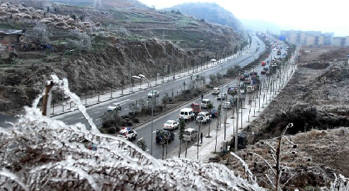 冰凌袭击渝昆高速昭通段